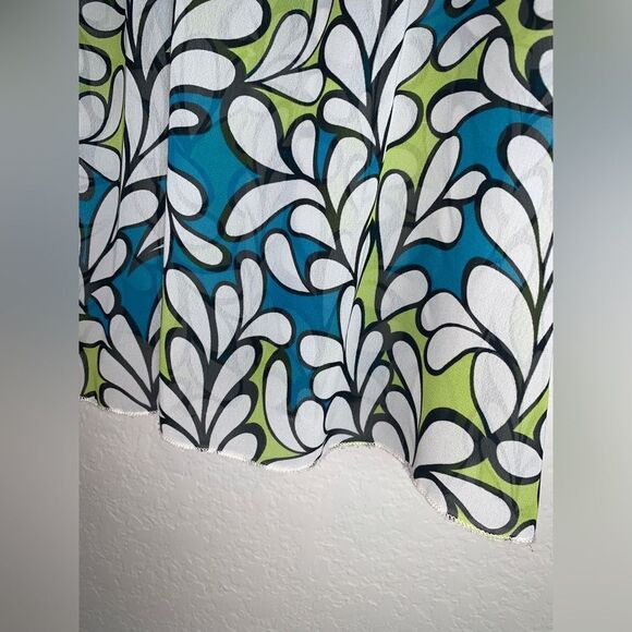 Daniel Benjamin: A deep V-neck sheer blouse in lovely shades of blue and green - Picture 5 of 7